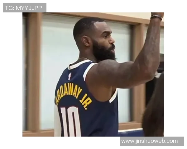 射手回归!小哈达威半场三分5中4斩获13分2板季前赛状态回升